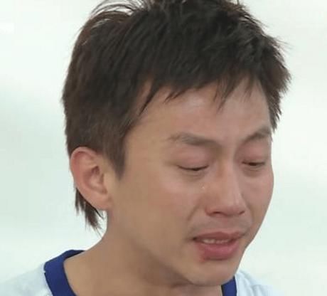 鹿晗受伤进医院,《奔跑吧》家族集体痛哭,为了