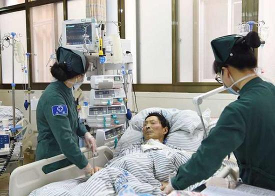 浙江瓜农患病不配合治疗 医生帮其卖掉5000斤香瓜 浙江瓜农患病不配合治疗 医生帮其卖掉5000斤香瓜