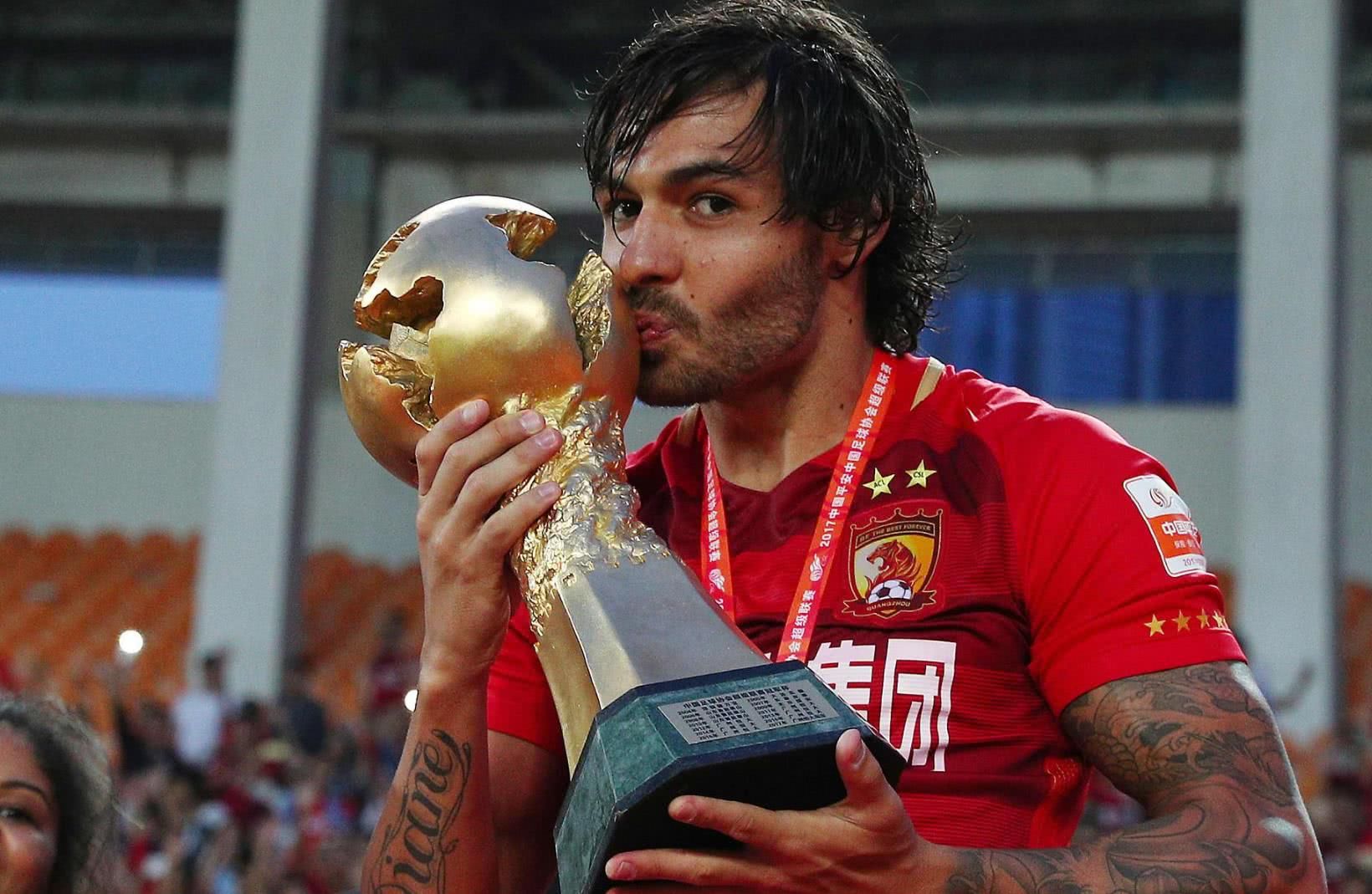 外媒:广州恒大外援收到法甲豪门马赛报价!高拉