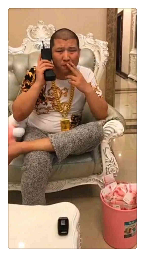 快手主播巴扎黑和娜美,在二驴的直播间互骂,导