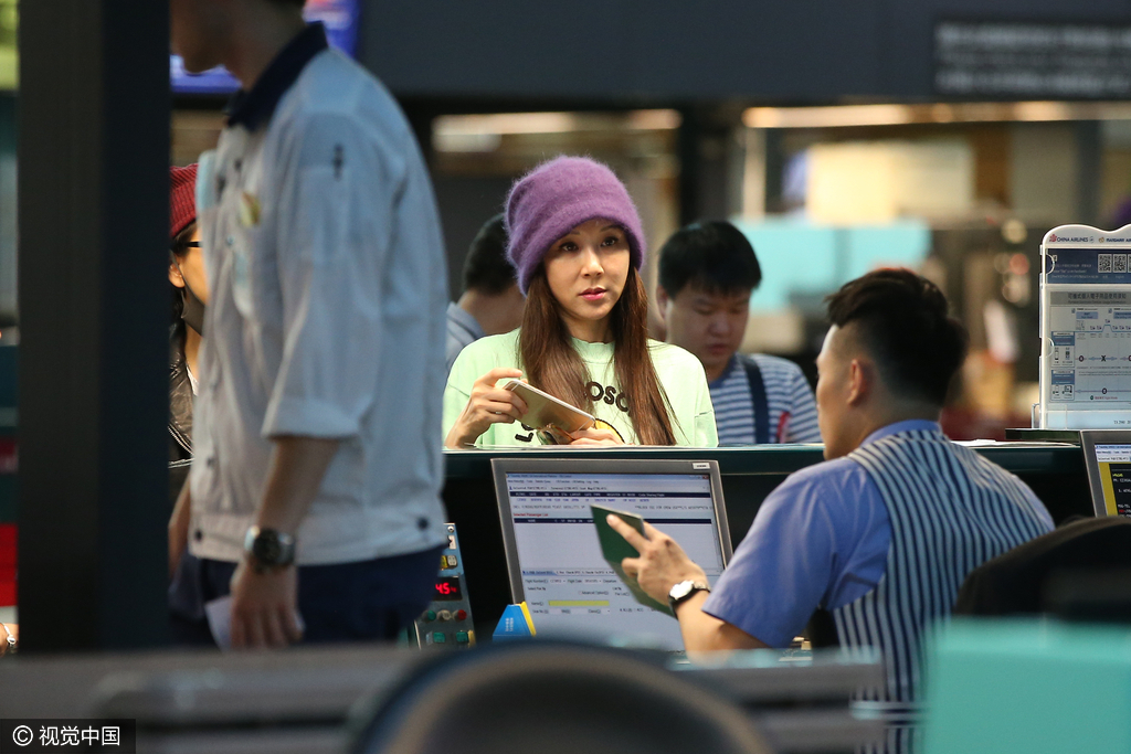 萧蔷机场现身。