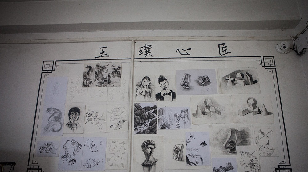 雕玉先雕心——玉雕大师李克生和他的“水上漂”鼻烟壶 雕玉先雕心——玉雕大师李克生和他的“水上漂”鼻烟壶