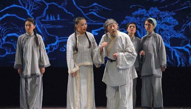 写出一副对联,几个举人吓得连忙拱手说失敬,失敬