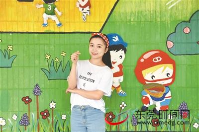 这位女幼师讲故事很厉害 坐不住的小朋友都会