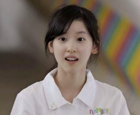 奶茶妹章泽天千年不变发型终于换,网友,这才给刘强东长面