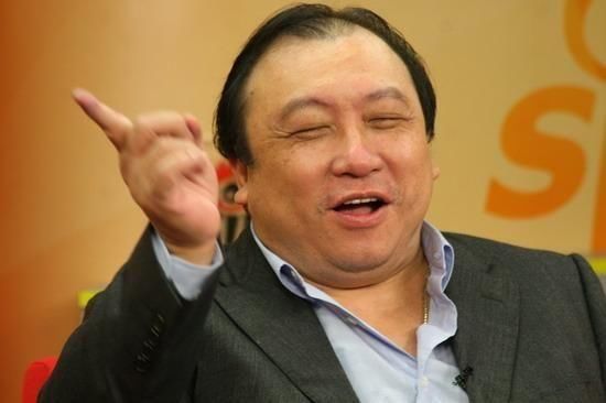 王晶拍《十二金刚》成龙周润发主演,称票房超