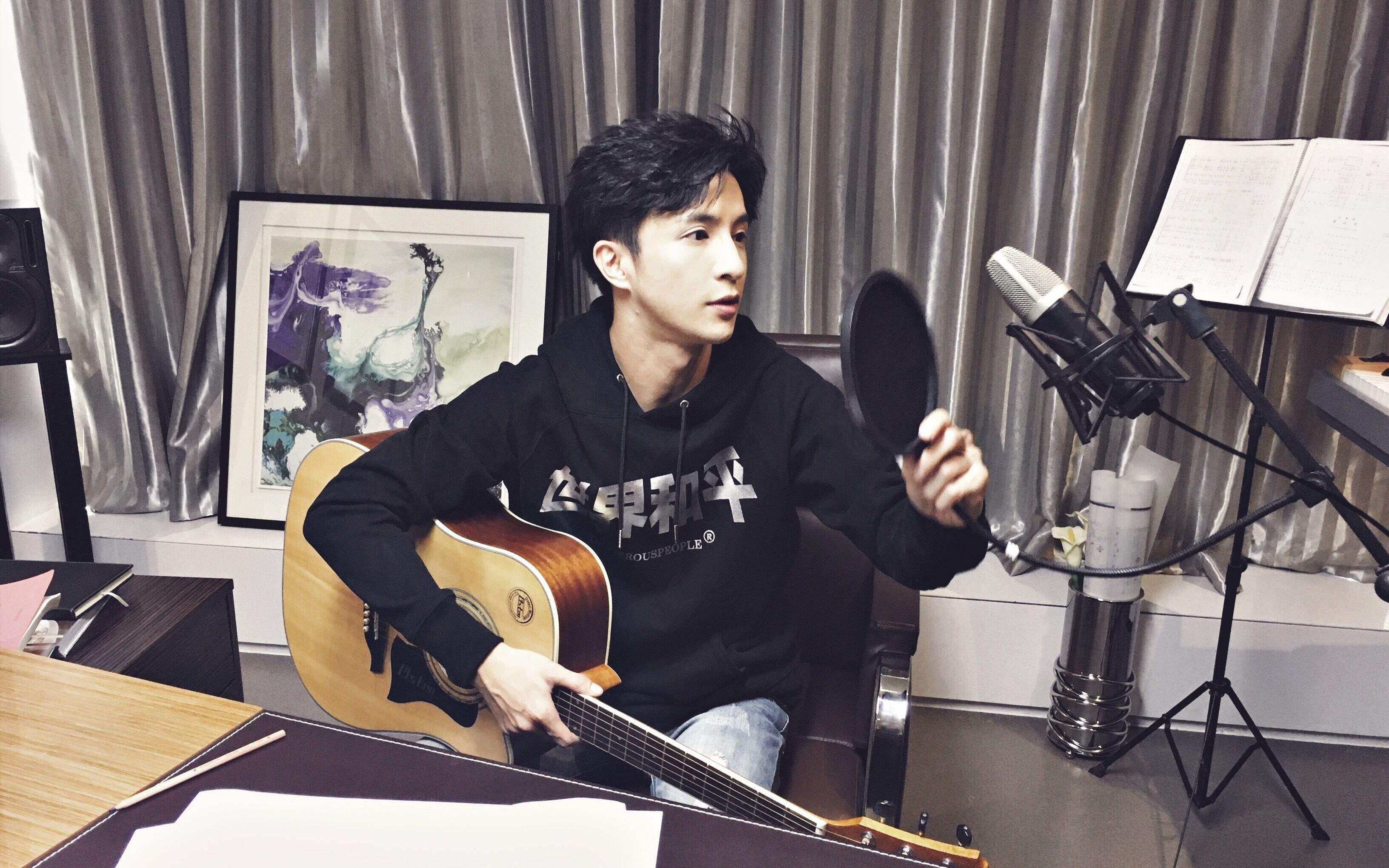 薛之谦录节目摔话筒,直接对节目组发火,但我觉得可能都是戏!