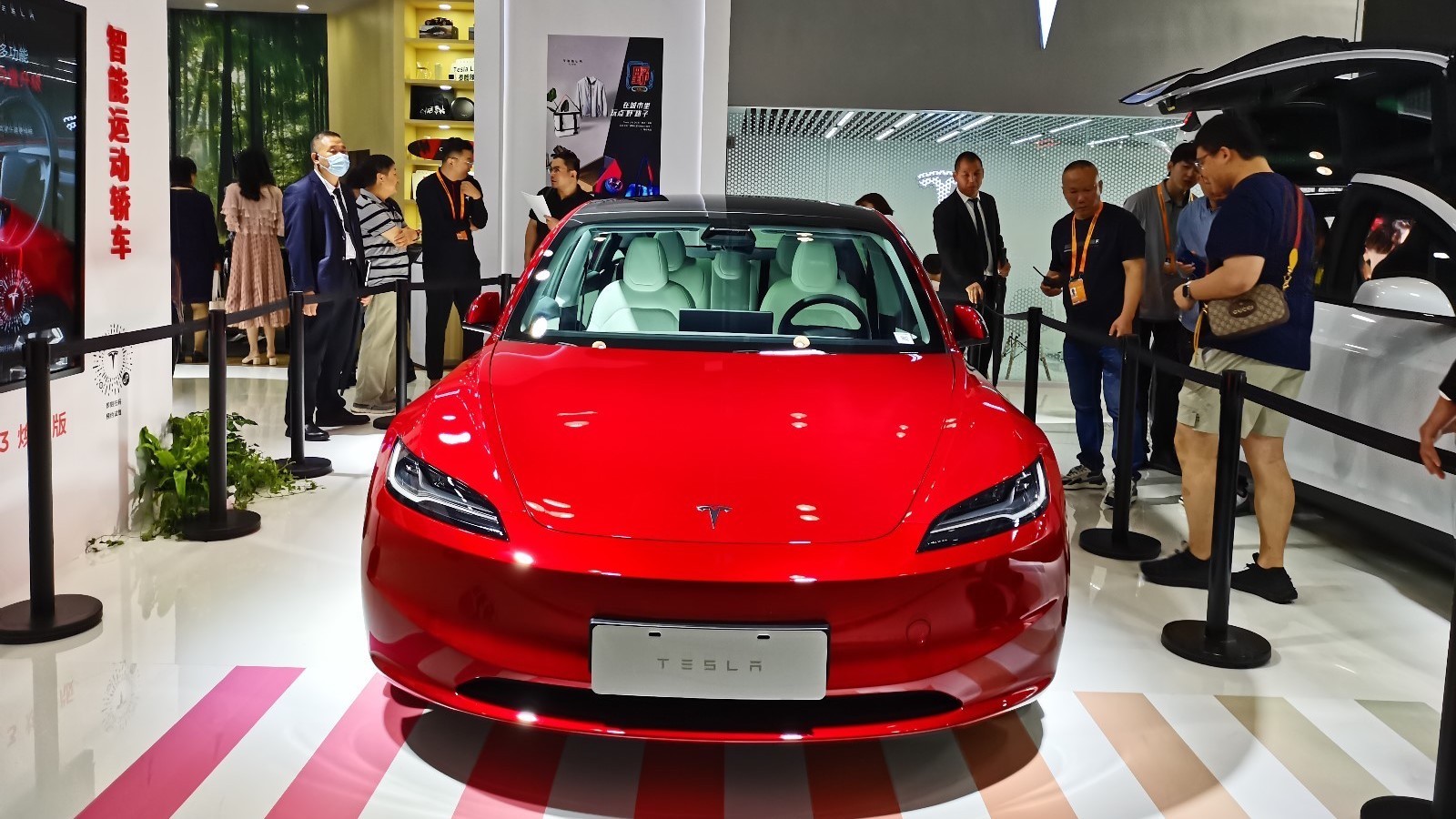 全球首秀!特斯拉携Model 3焕新版亮相服贸会 全球首秀!特斯拉携Model 3焕新版亮相服贸会