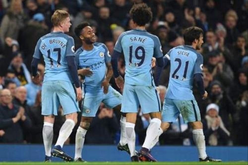 英超世界级门将因兴奋将球踢进自家球门,罕见