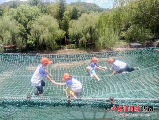 大爱无疆夏令营石燕湖结营