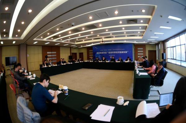 用发展的眼光解决共享经济遇到的问题