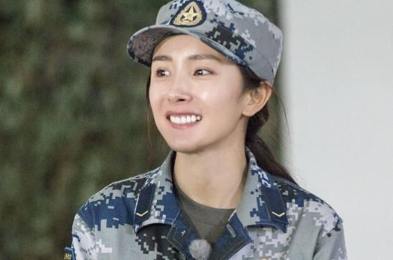 素颜很美?那是你没见过49岁许晴卸妆,关晓彤唐