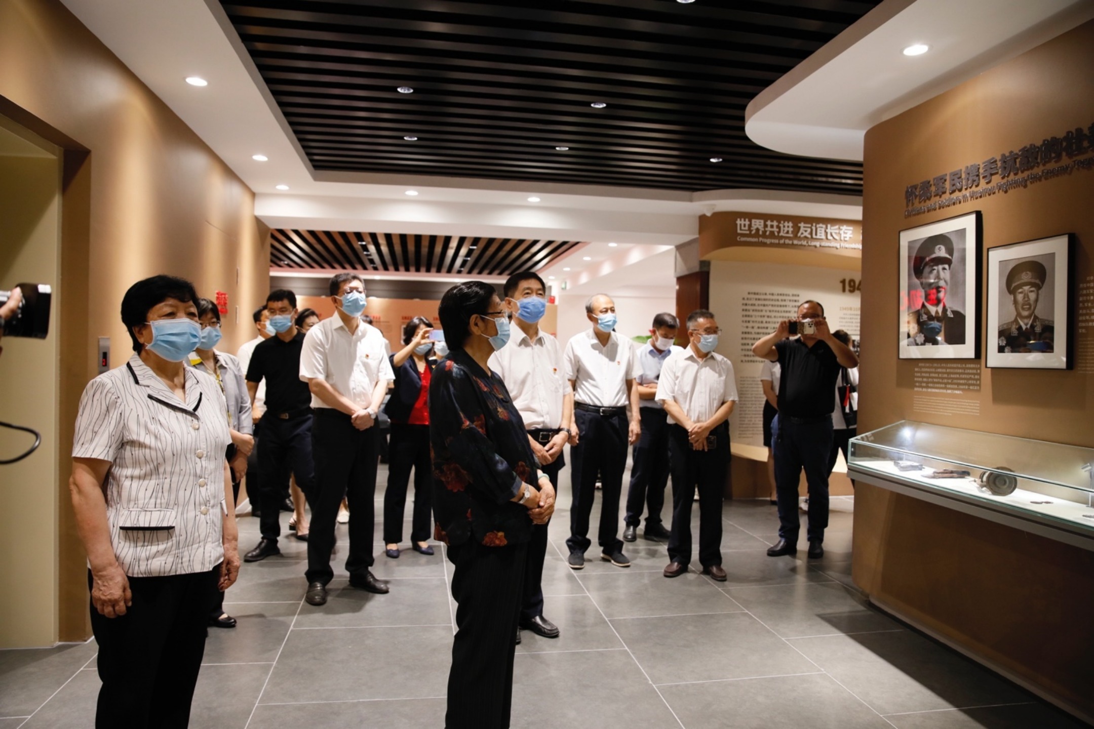 7月18日上午，怀柔区“老少同声颂党恩、携手喜迎二十大、共建百年科学城”暑期主题教育活动启动仪式举办，中国关工委主任顾秀莲，北京市关工委主任梁伟，常务副主任李昭玲，秘书长、市委老干部局一级巡视员刘向东，怀柔区委副书记、区长于庆丰，怀柔区委常委、组织部部长孙晓峰，怀柔区关工委主任王玉山等出席活动。