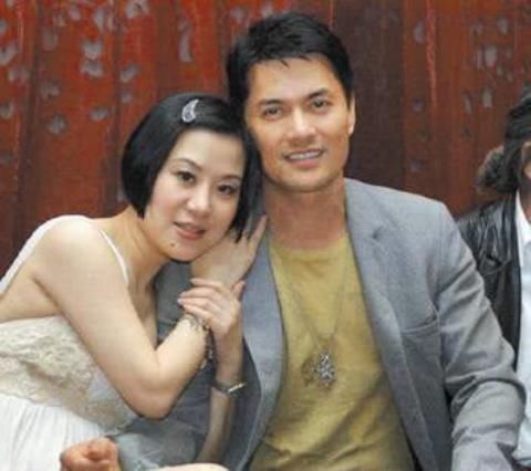 他的父亲是香港男神,母亲身价亿万,唯独自己却成为最丑星二代