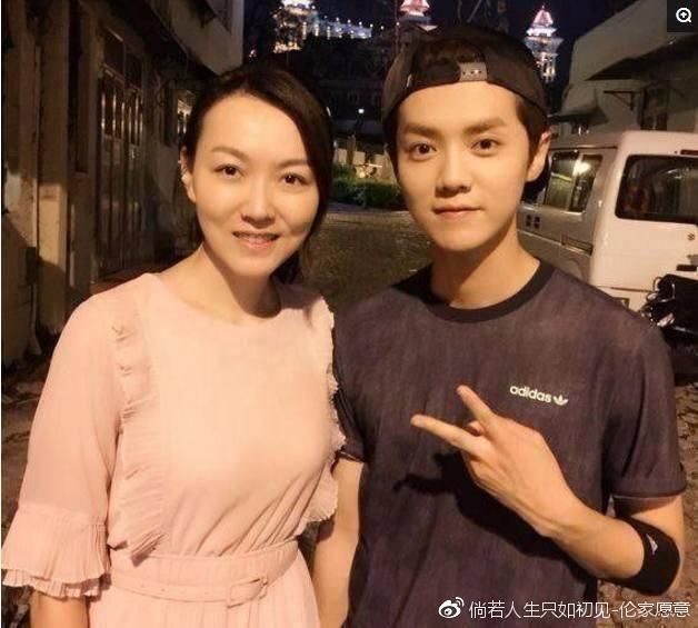 鹿晗关晓彤宣布婚期 好事儿临近 鹿晗妈妈照片