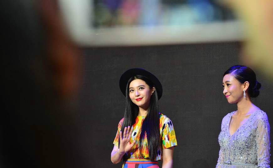 小崔炮轰范爷后,陈道明,袁立纷纷站队,这次范冰