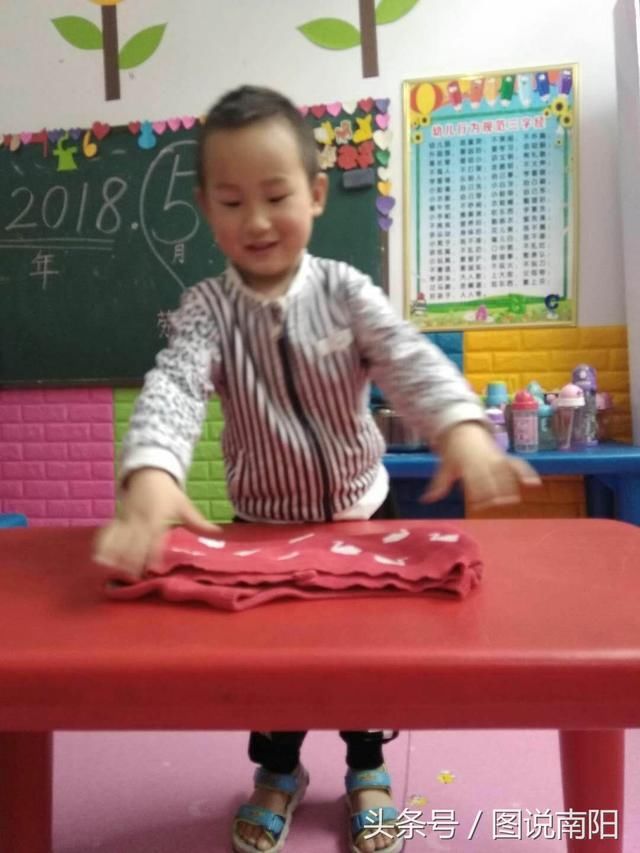 淅川老城中心幼儿园举办我会做我来做五一萌