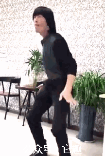 搞笑GIF:听说精神病院的护士会配合病人这样玩