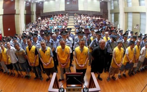 2018年聚众斗殴会怎么处理?致人轻伤会如何判