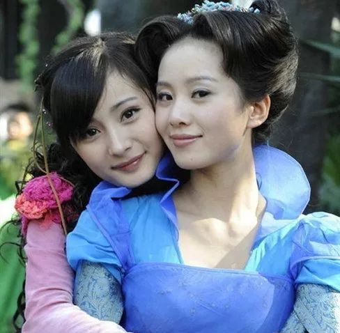 张一山杨紫互怼、四小花旦世纪同框,哪边的友