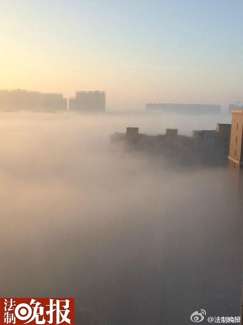 北京通州遭遇大雾天气 网友晒照分享