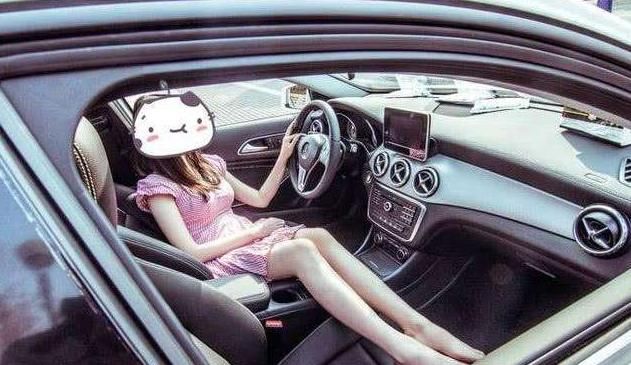 奔驰最小巧SUV, 车主:还是奔驰好,宝马X1三缸