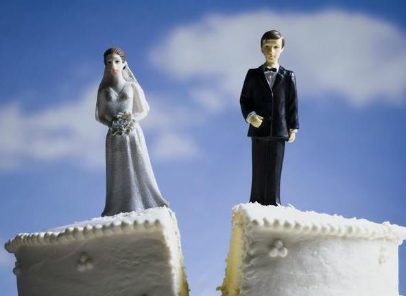 跟前夫离婚我放弃抚养权要房子,半年后前婆婆