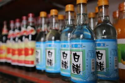 用白醋和牙膏洗脸,帮你祛除脸上斑点皱纹