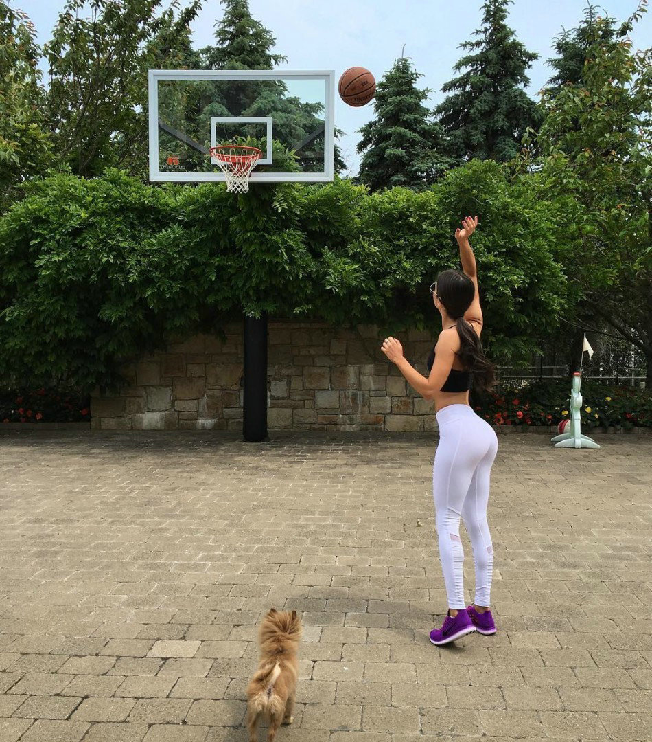 美国翘臀女王最新私房照 凹凸曲线令人疯狂