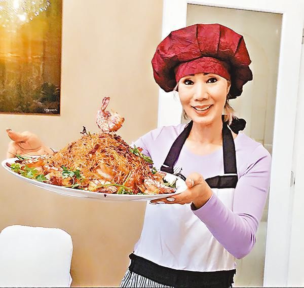 丈夫工作太忙顾不上家,她离婚抛夫弃子,去世时