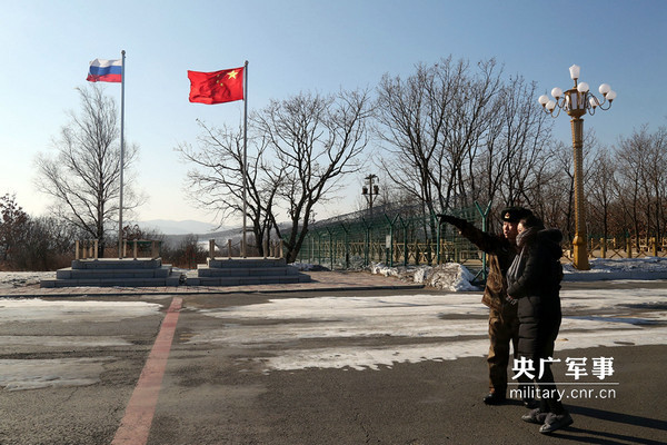 军嫂春节赴中俄边境看望丈夫 一起守边关
