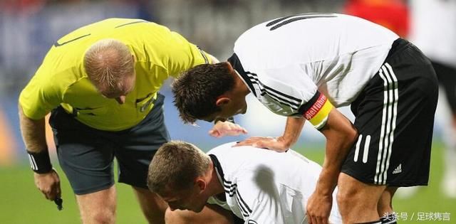 足球球衣印名字不过是商业行为,想国足有名得