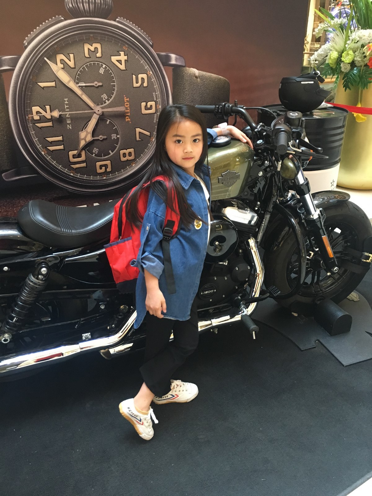 春晚新星张岚茜曝生活照 家庭背景更是娱乐新方向_北京时间