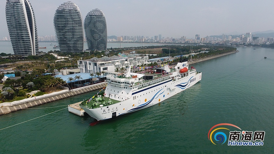 万吨邮轮"长乐公主"号三亚首航 开启西沙生态游新篇章