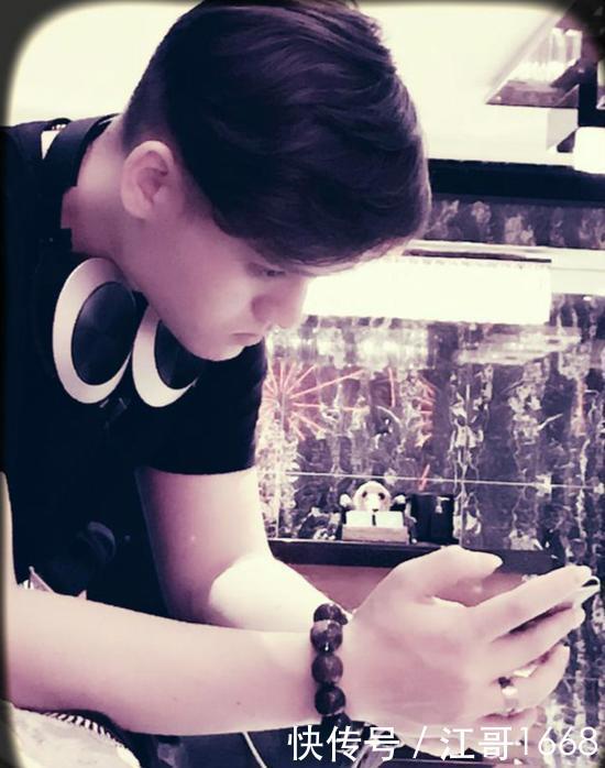 宁静混血儿子19岁越长越帅, 被认成小男友, 爸