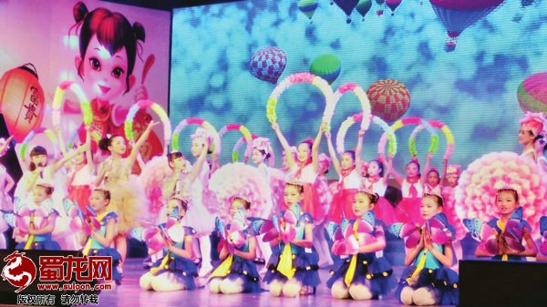 绵阳举行首届网络少儿春晚节目颁奖暨展演活动