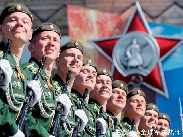 美专家表示,此次俄罗斯阅兵展示了大批先进武器比如说苏-57,匕首高超