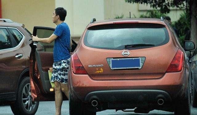 国足队员平日里怎么出门?赵明剑的车最好,武磊