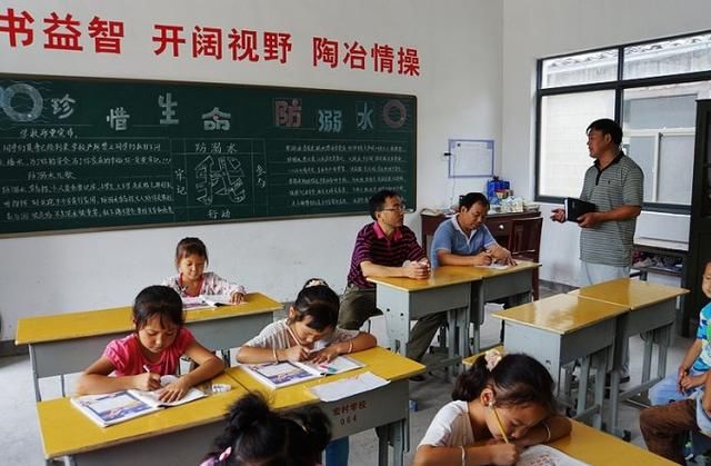 开学第三天,无奈退出家长群,网友:不要让家长群