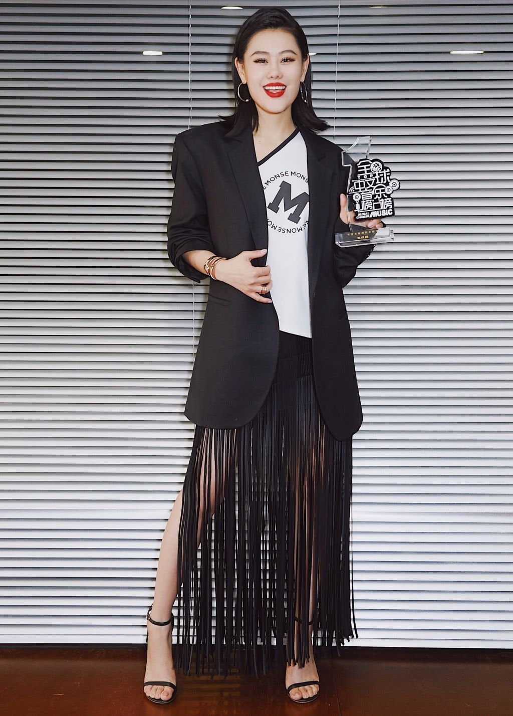 她是中国第一女唱将,性感慵懒的声音听得起鸡