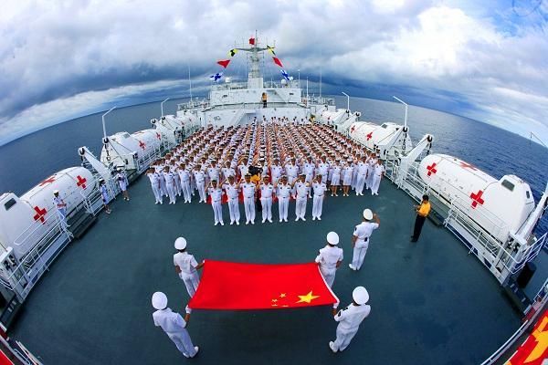 中国阅兵!海军发展速度令美感到压力,美国限制