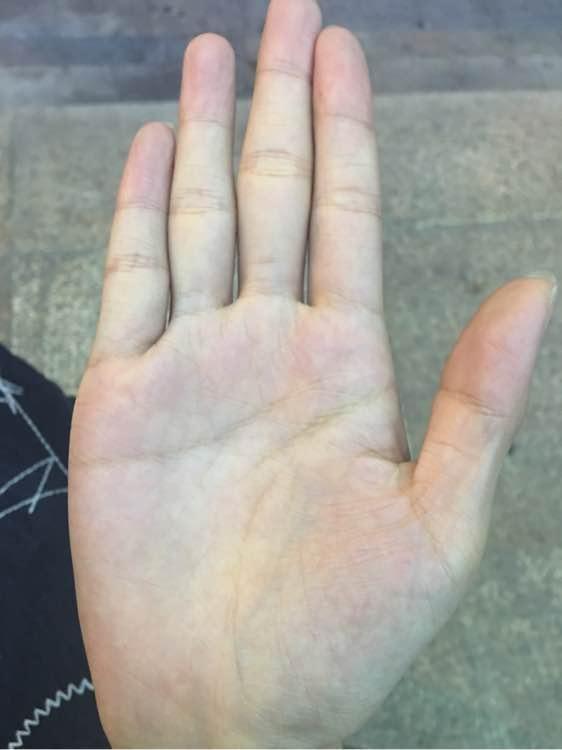 这种手相的女人，性格内向，遇事犹豫，不够果断错过发财机会