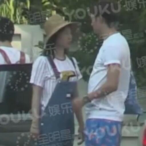 你们等的白百何猛料来了:与张爱朋当街揉臀调情 你们等的白百何猛料来了:与张爱朋当街揉臀调情