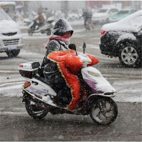 冬天骑电动车手脚冻得发抖?备上这些防风神器,让你保暖还安全