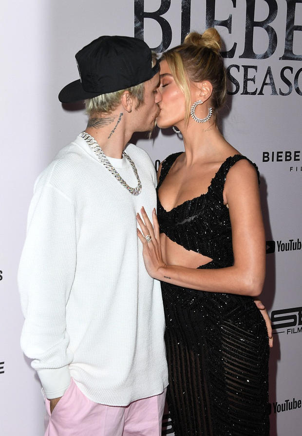 海莉助阵比伯个人纪录片首映 老公捧脸献吻甜skr人(图2) 海莉助阵比伯个人纪录片首映 老公捧脸献吻甜skr人(图2)