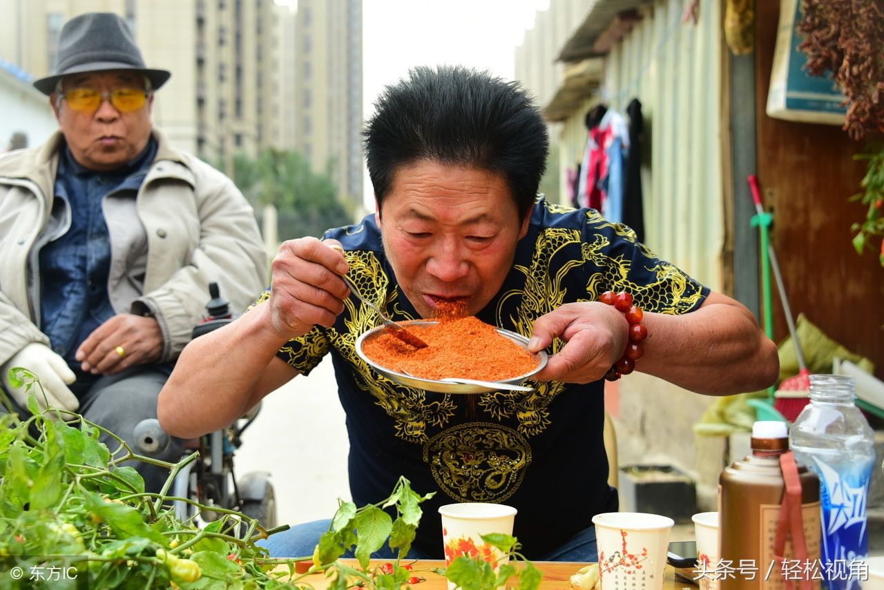 他被称为中国辣王,他家地里种的辣椒无人敢偷,因为太辣!