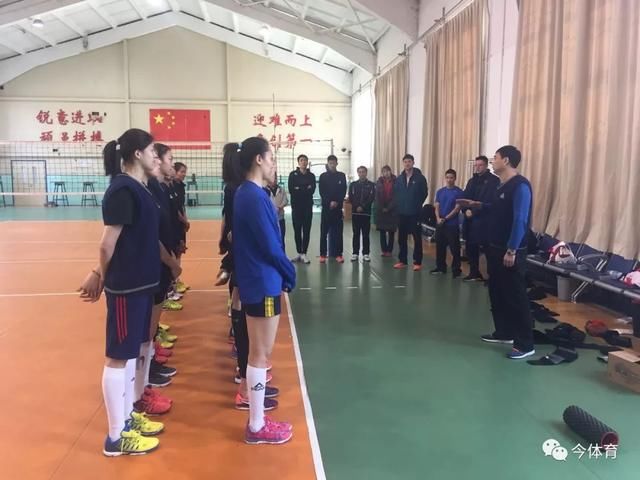 日本教练上岗、美国教练亮相,天津女排细化球