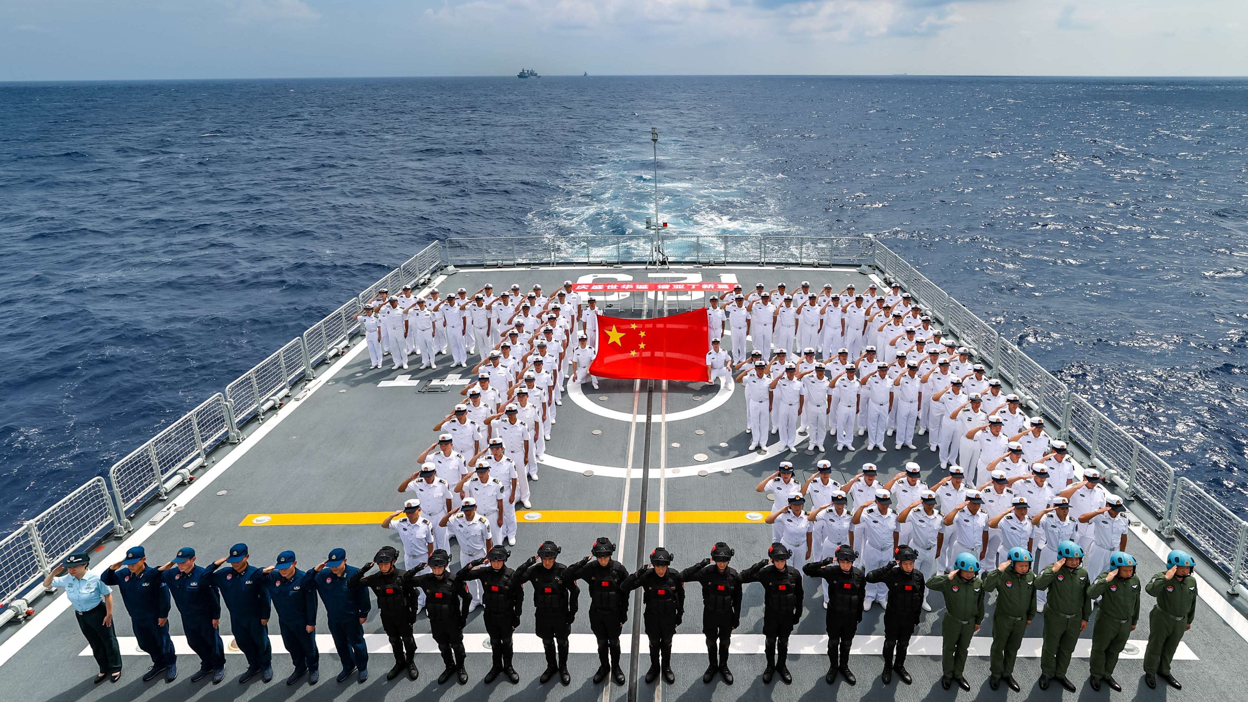 护航路上,第42批护航编队这样为祖国母亲庆生 护航路上,第42批护航编队这样为祖国母亲庆生