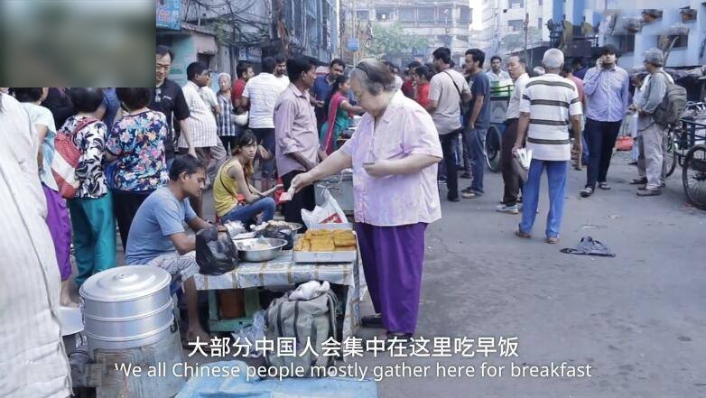 对于丽塔·陈来说，“海外”是一个熟悉而又陌生的地方。她的父母、儿子以及六个兄弟姐妹都已经离开了加尔各答，移民到了海外，他们有的去了澳大利亚，也有的去了中国香港和澳门。