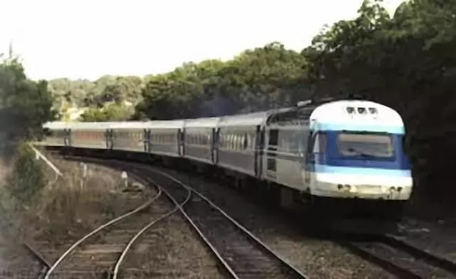 澳洲记者亲自乘坐比较:中日韩俄4国高铁,得出